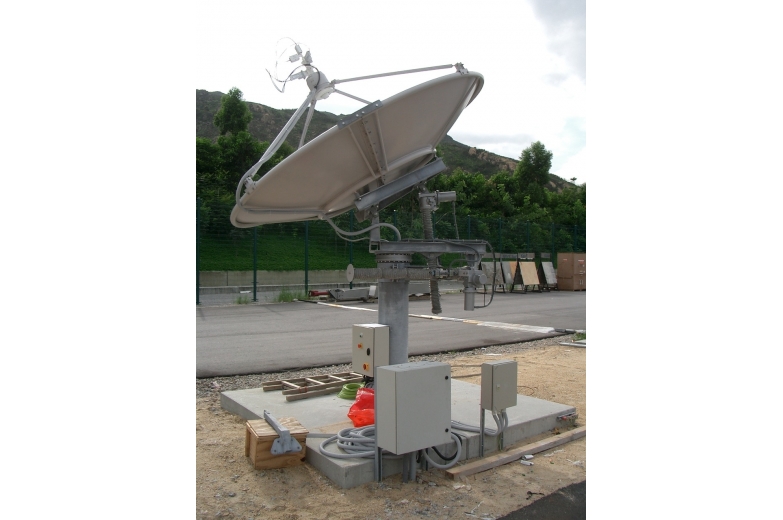 Eight Wind Proof SMATV Antenna Disneyland HK 5