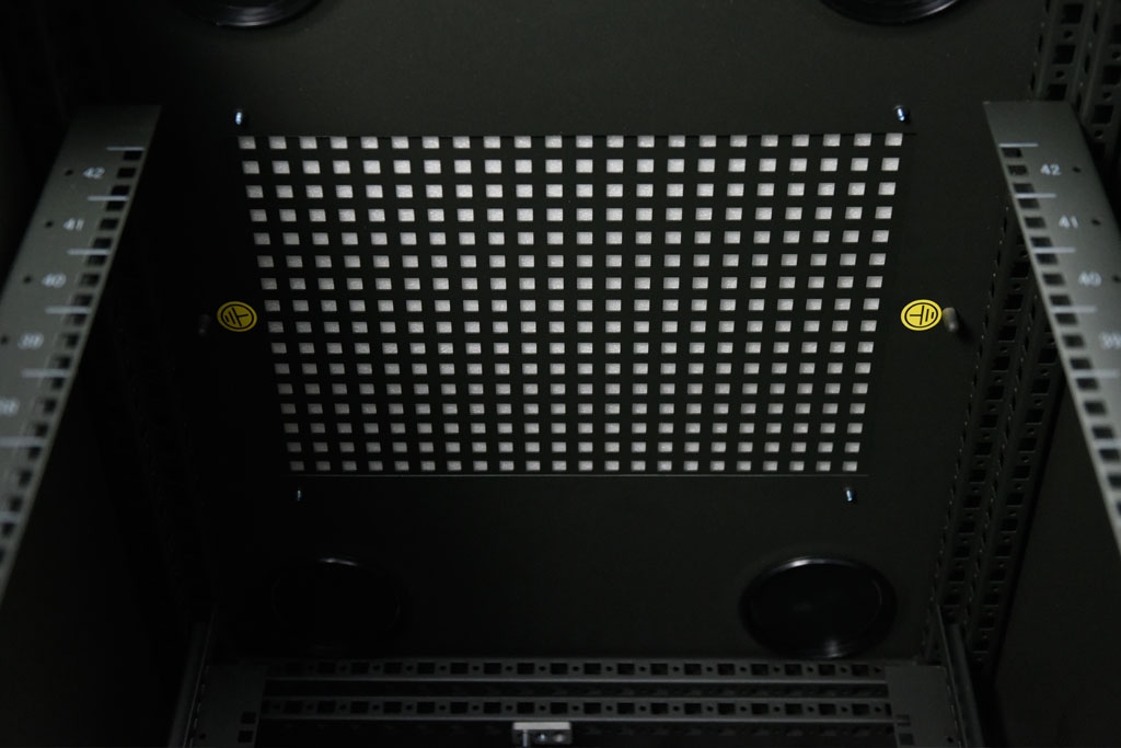 Armoire de données de rack de serveur d'ordinateur 47U 800 * 1100 * 2280mm